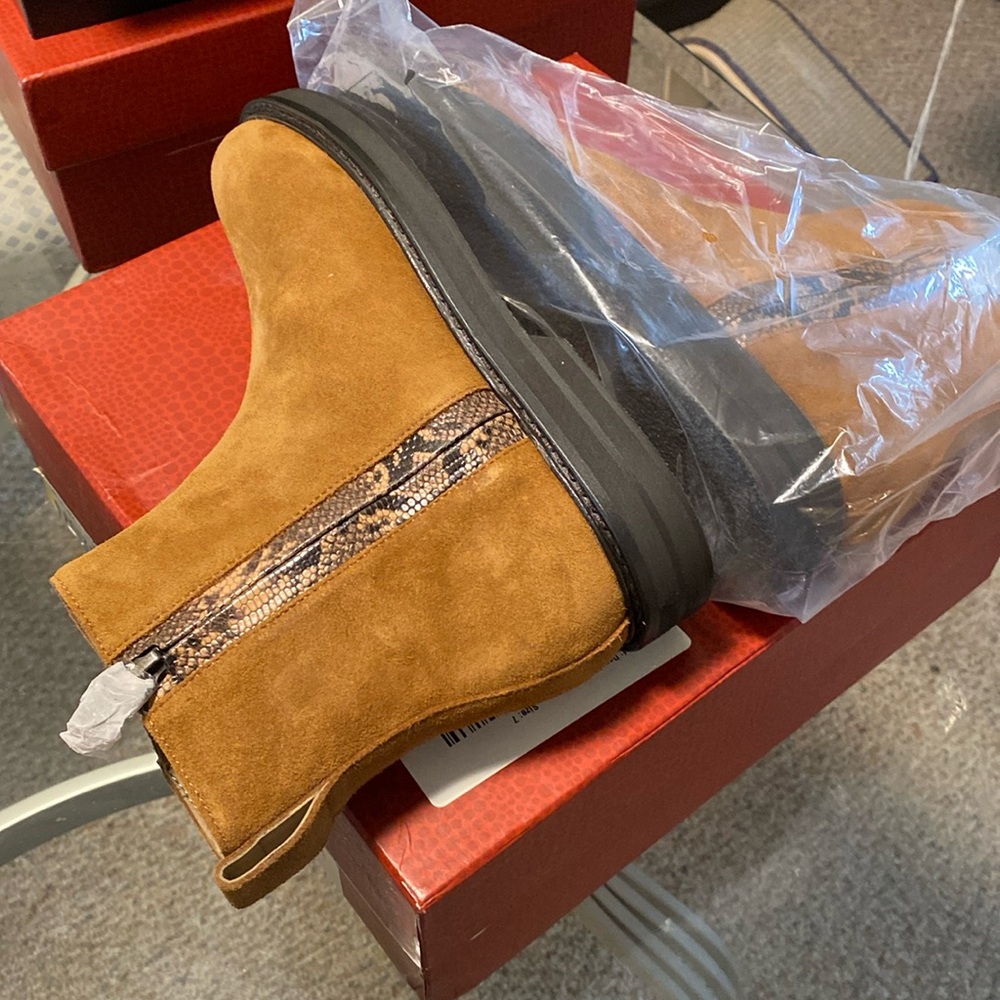Donald Pliner boots